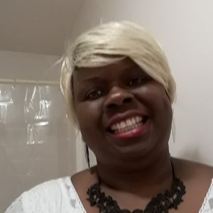 Meet your Posher, Lora